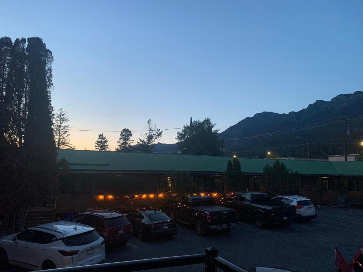 Destination Inn Radium Hot Springs Εξωτερικό φωτογραφία